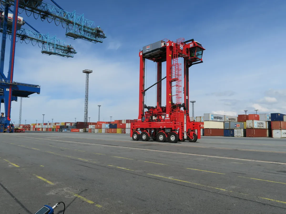 Kalmar signs hybrid Straddle Carrier deal with German container terminal