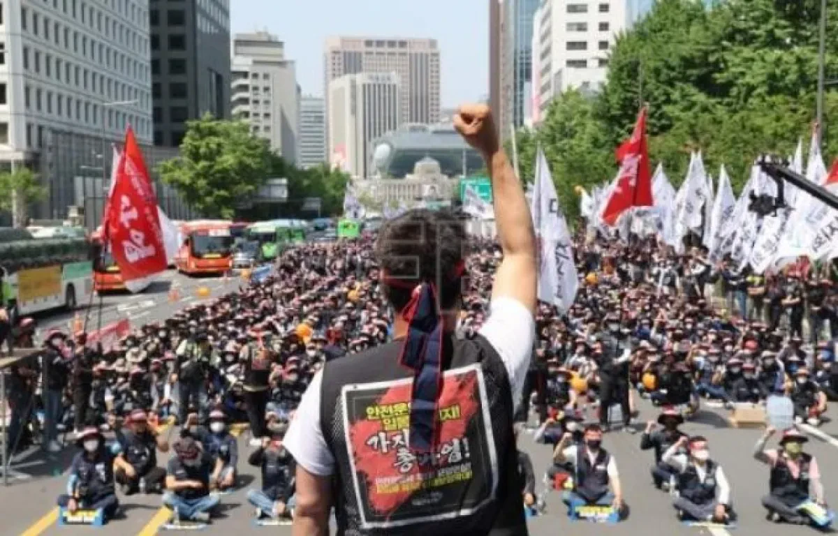 Busan sees steep decline in volumes as truckers’ strike hits key industries