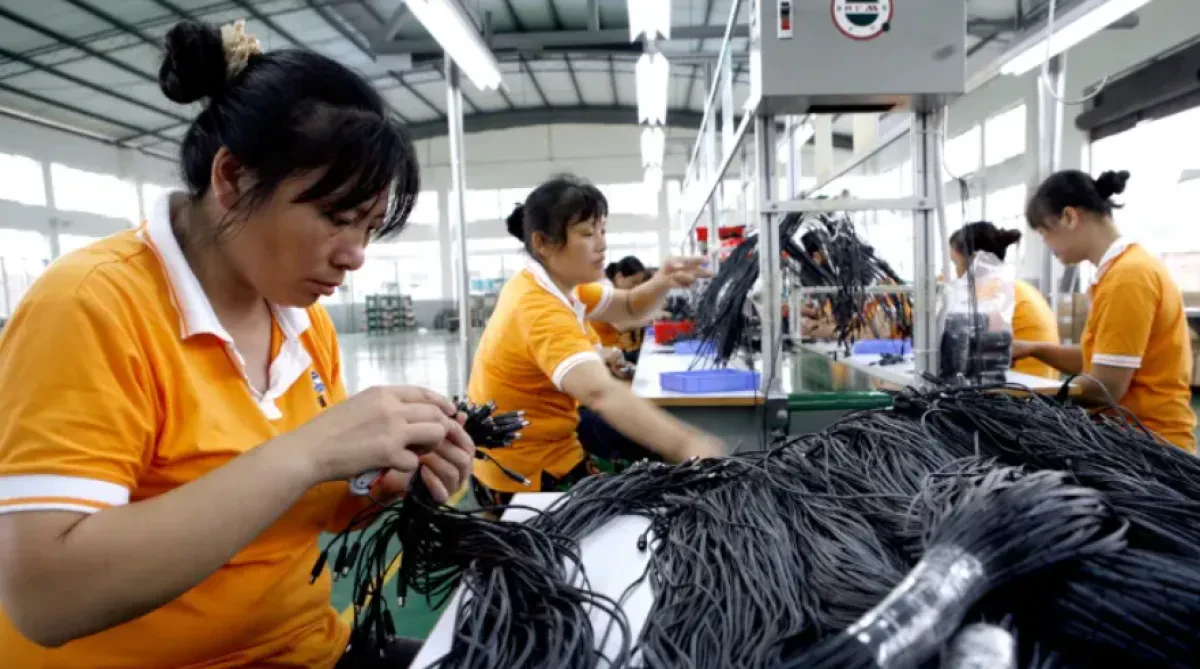 Chinese manufacturing orders decline by 20-30%, according to shippers, as consumers pull back on buying goods