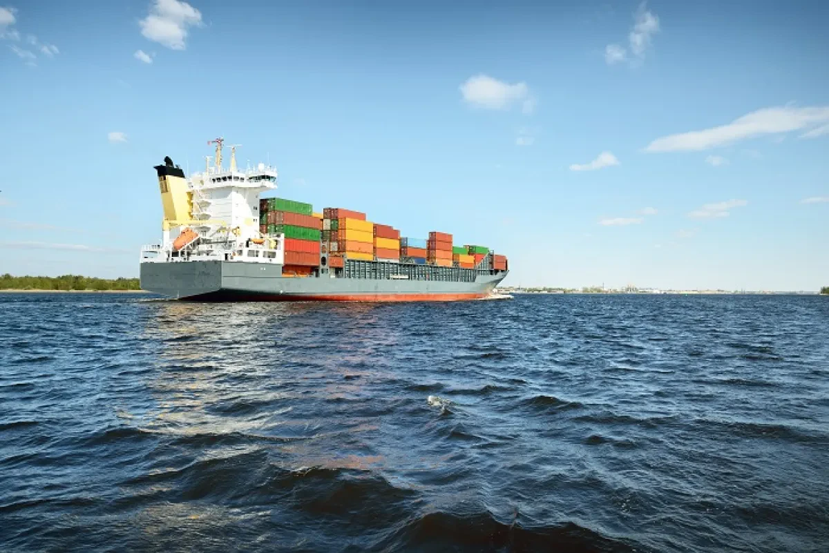 Large carriers see decline in Asia–US market share