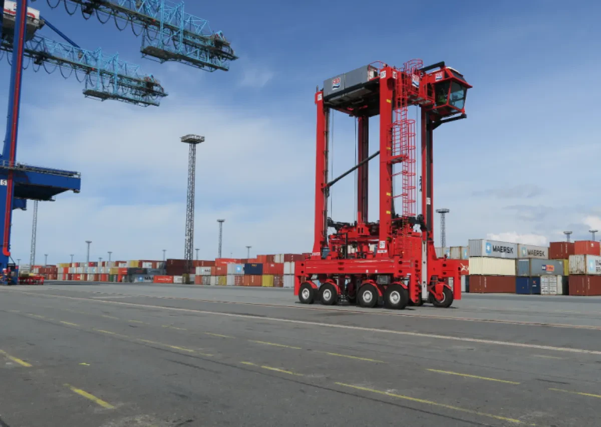 Forth Ports confirms new Kalmar straddle carrier orders