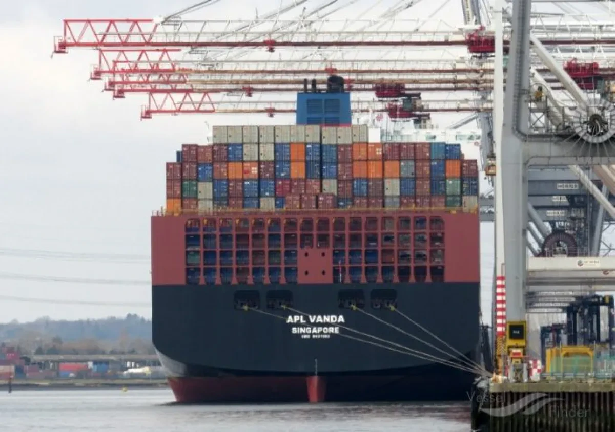 Cargo lost overboard in storm say APL Vanda shippers