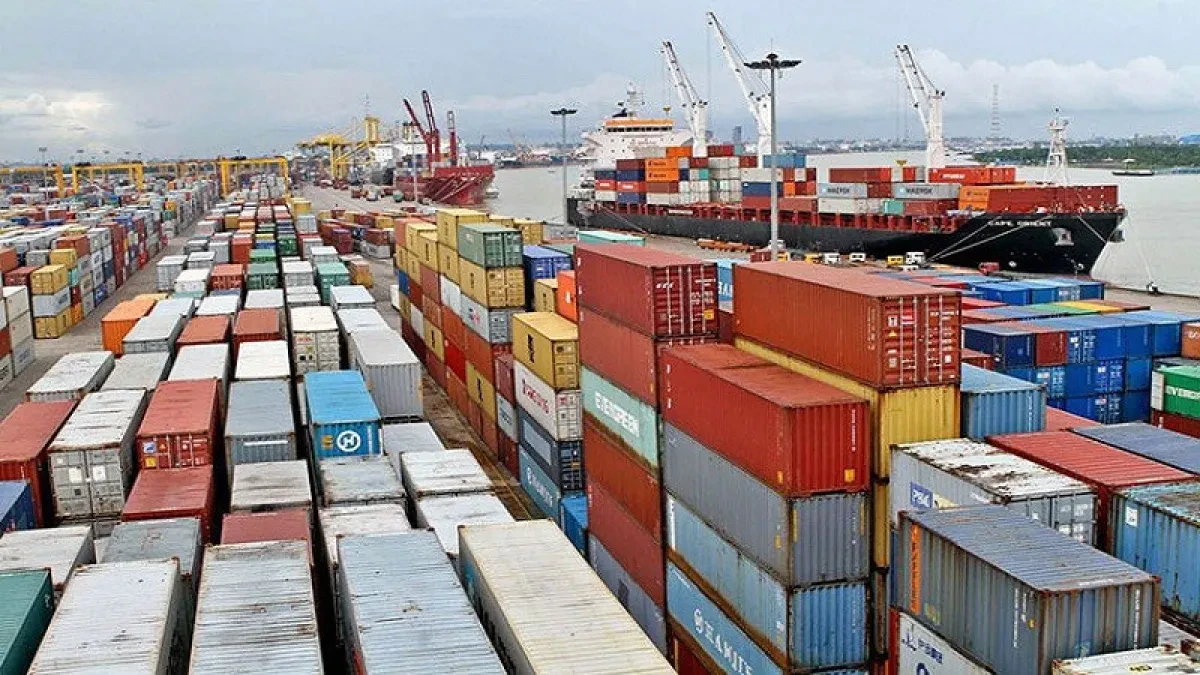 Chittagong customs detains 150 containers at port yards fearing forgery
