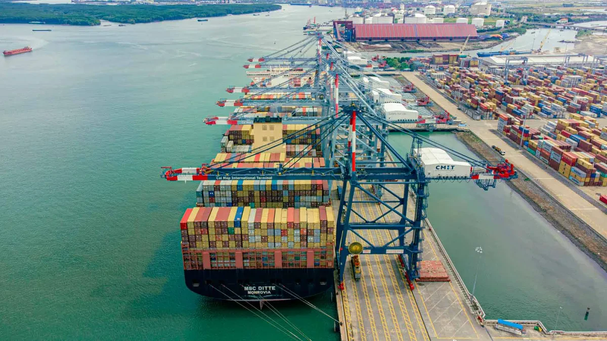 APMT welcomes largest containership ever to call at Vietnam