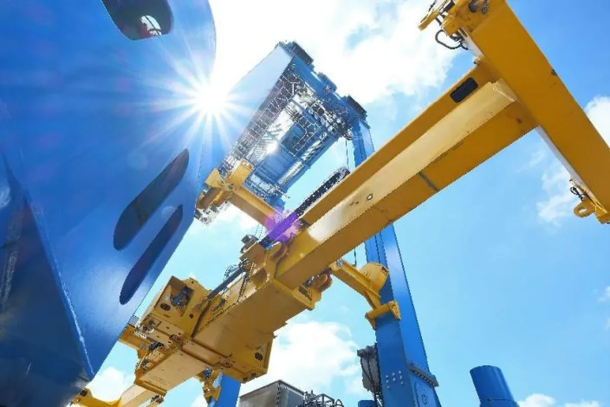 ZPMC test autonomous straddle carrier