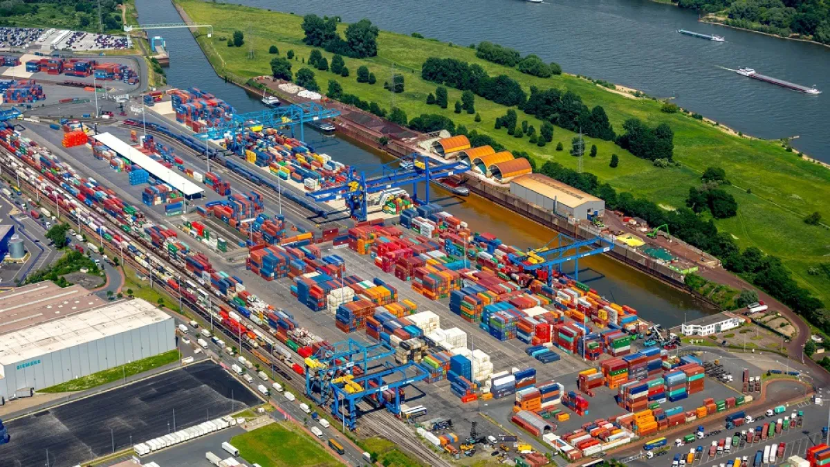 COSCO sells shares in Duisburg new terminal