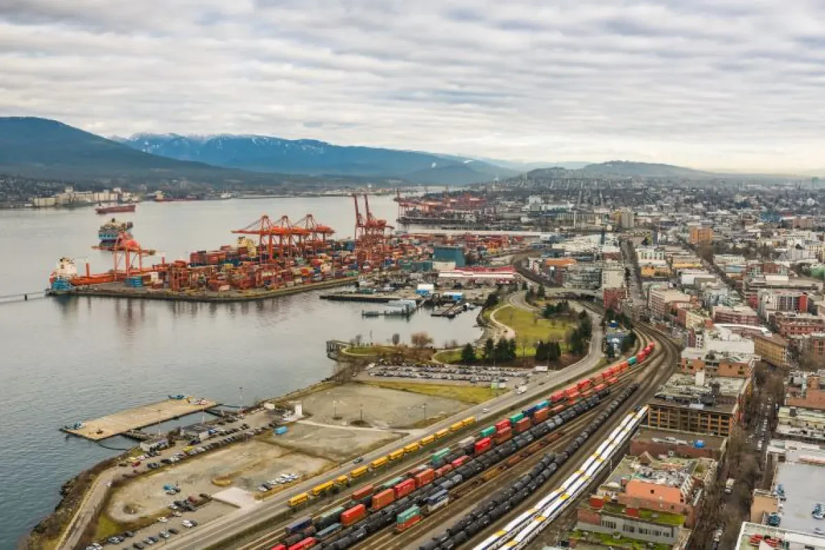 Canada’s transport chief wants more say in ports, railroads
