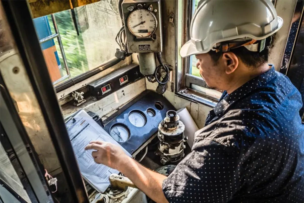 Top unions split on tentative agreement with US rails