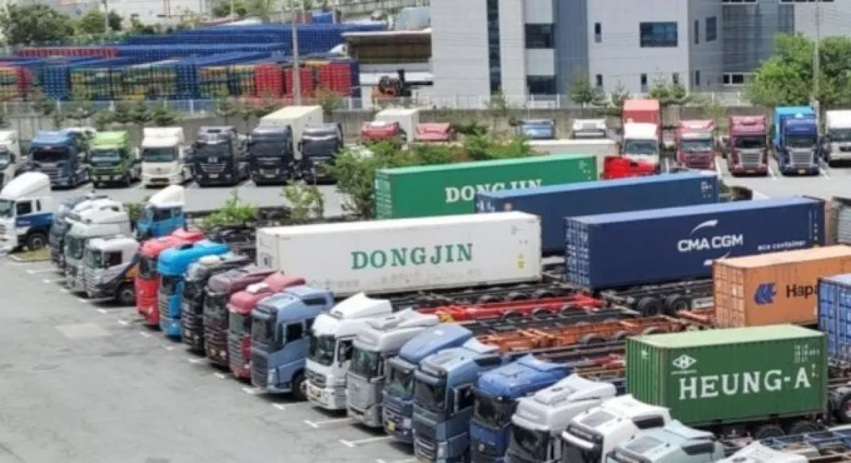 S Korea warns of supply disruption and economic damage if truckers strike