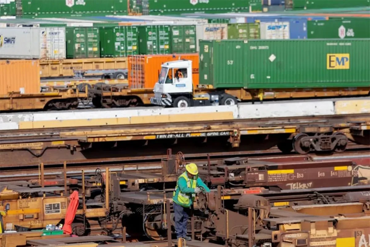 Bi-partisan Senate vote ends threat of US rail strike