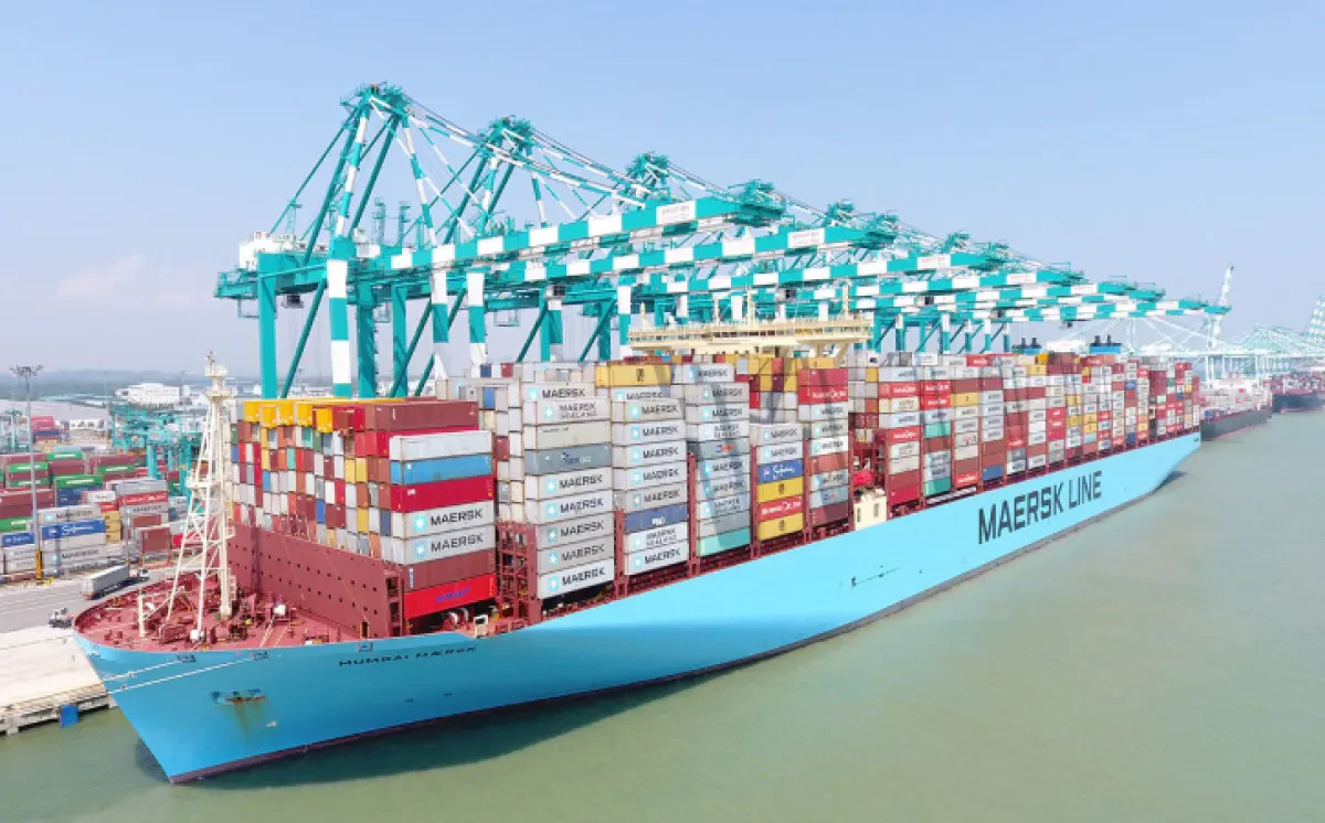 Mumbai Maersk sets world record