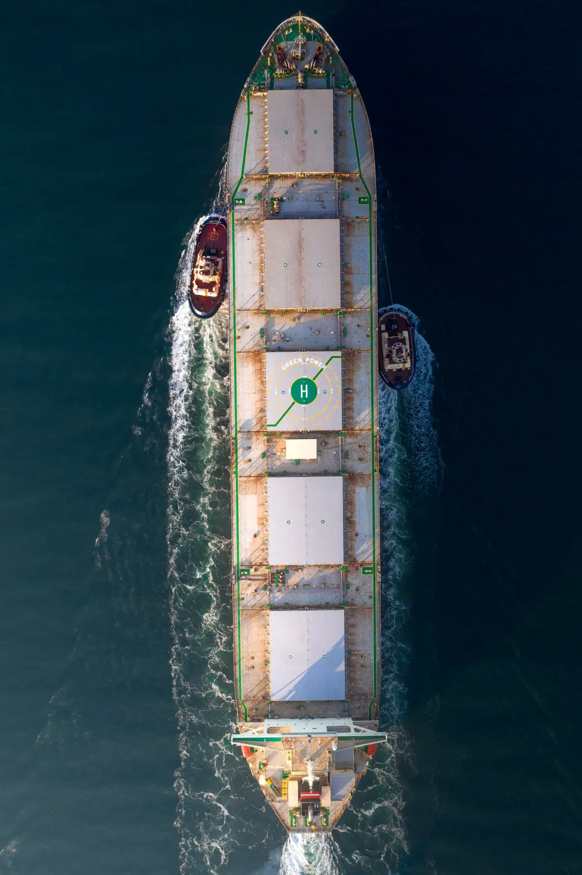 Bulk carrier grounds along the Suez Canal