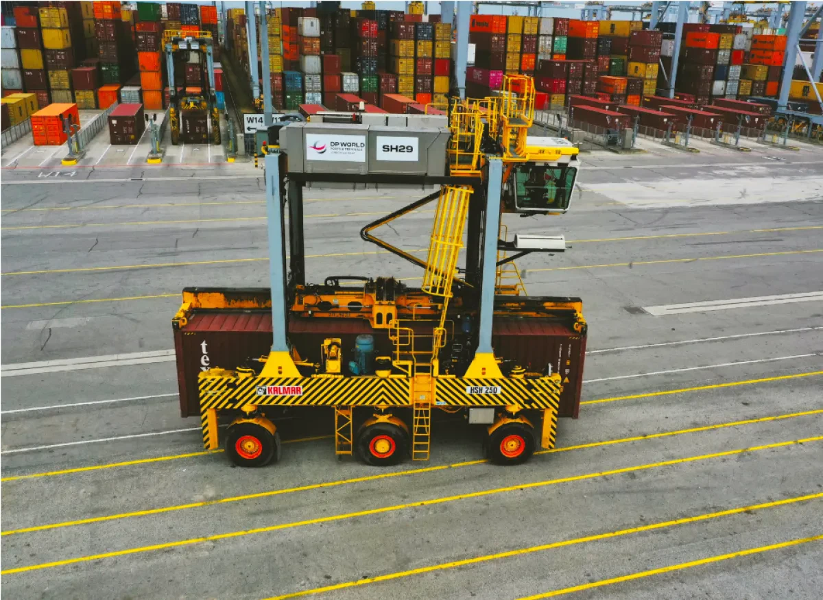 World First for Ports Sector as DP World Invests £12M in Fully Electric Straddle Carriers at London Gateway