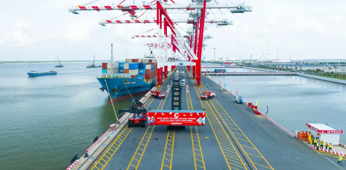 Long An International Port Connects 7 Berths, Officially Launches Container Handling Service