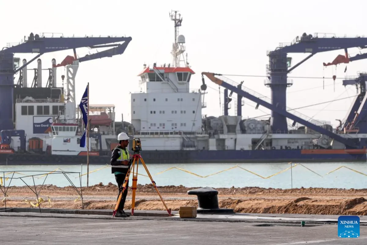 Int'l consortium starts development of new container terminal in Egypt
