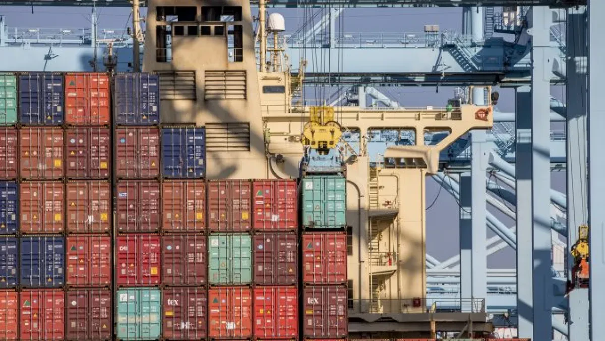 Sinking rates and new capacity create crashing waves in box line financials