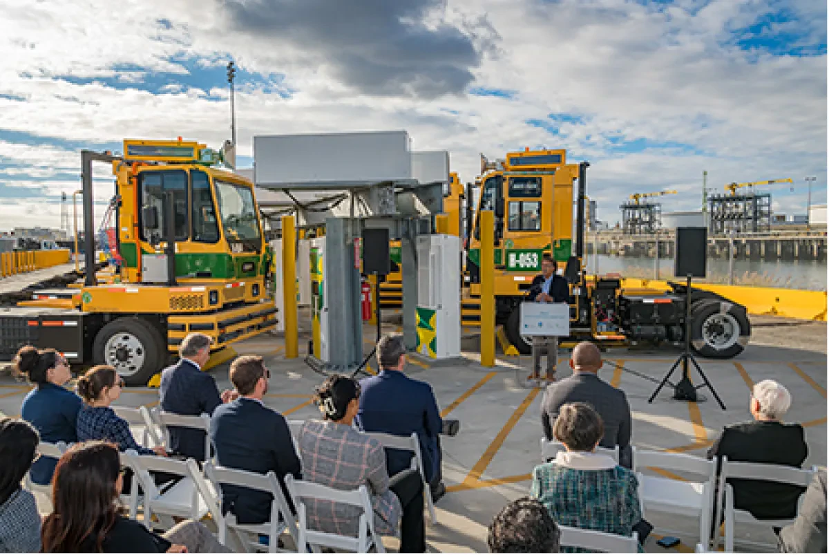 Zero-Emissions Cargo Handlers Debut at Port of Long Beach