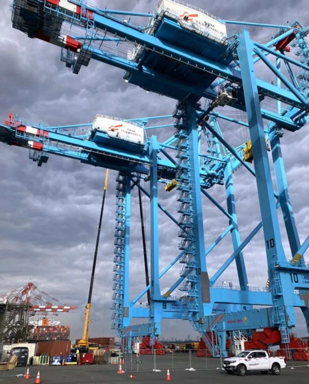 APM Terminals Elizabeth enhances operations with new super-post-Panamax cranes