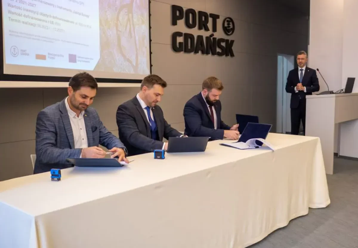 Port of Gdansk reconstructs quays