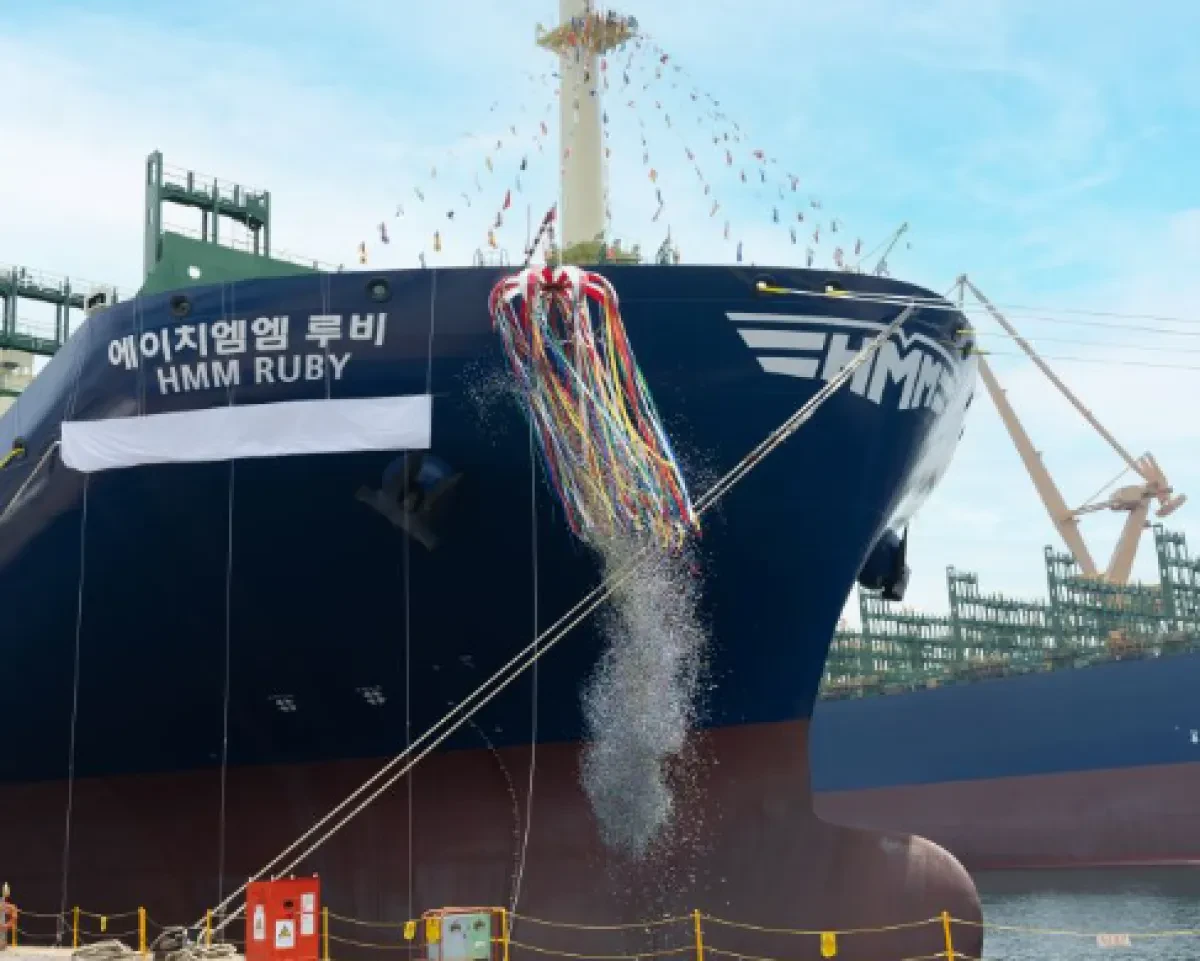 HMM takes delivery of LNG-ready HMM Ruby