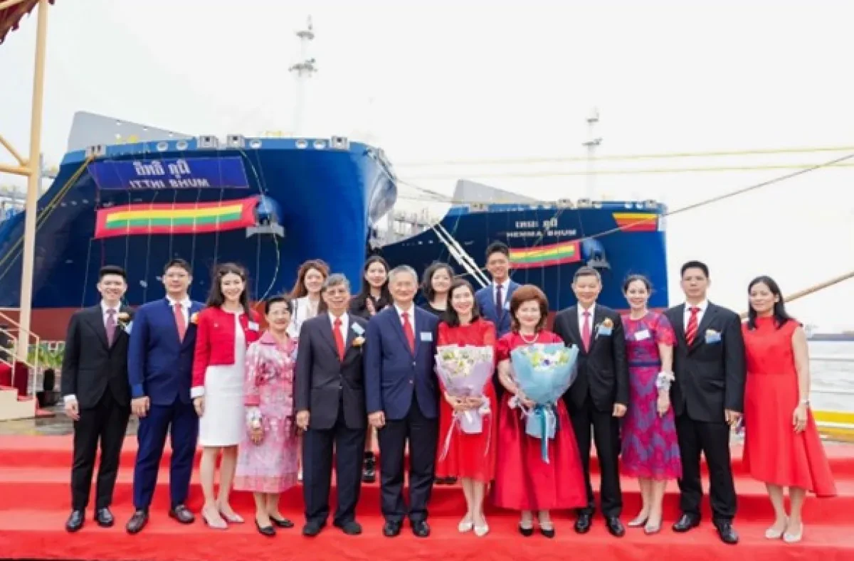 RCL names four new container ships, orders two more