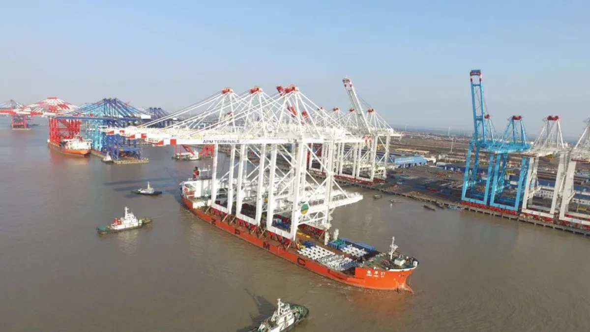 APM MedPort Gets Final Crane Batch