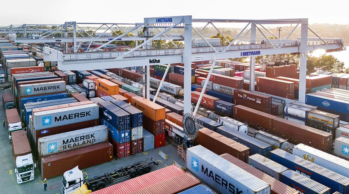 HHLA posts positive growth in revenue and earnings