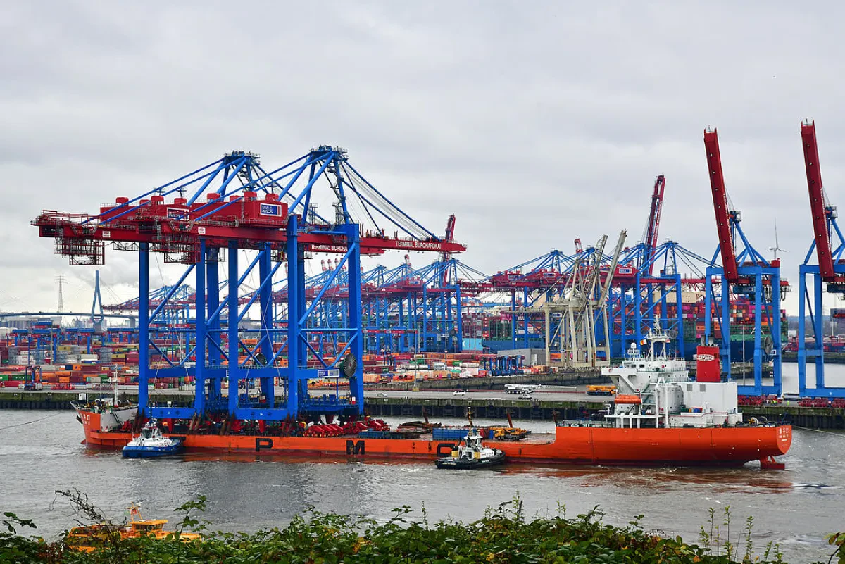 New container gantry cranes for Container Terminal Burchardkai