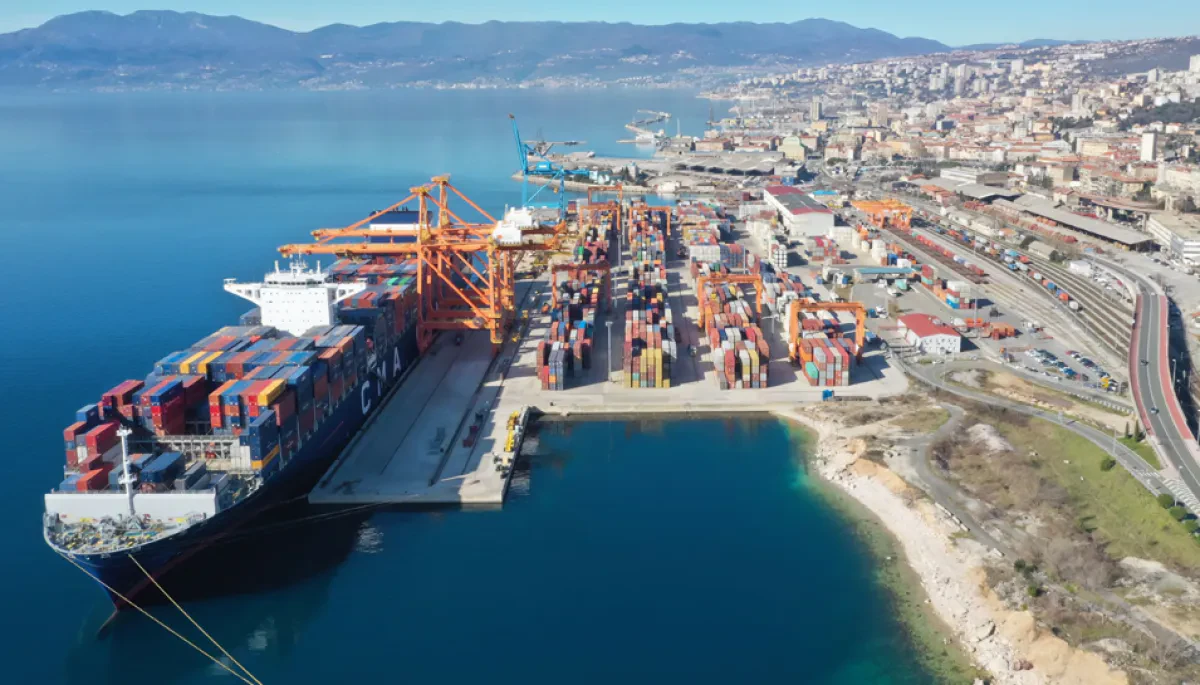 Adriatic Gate Container Terminal welcomes Bora Med Service