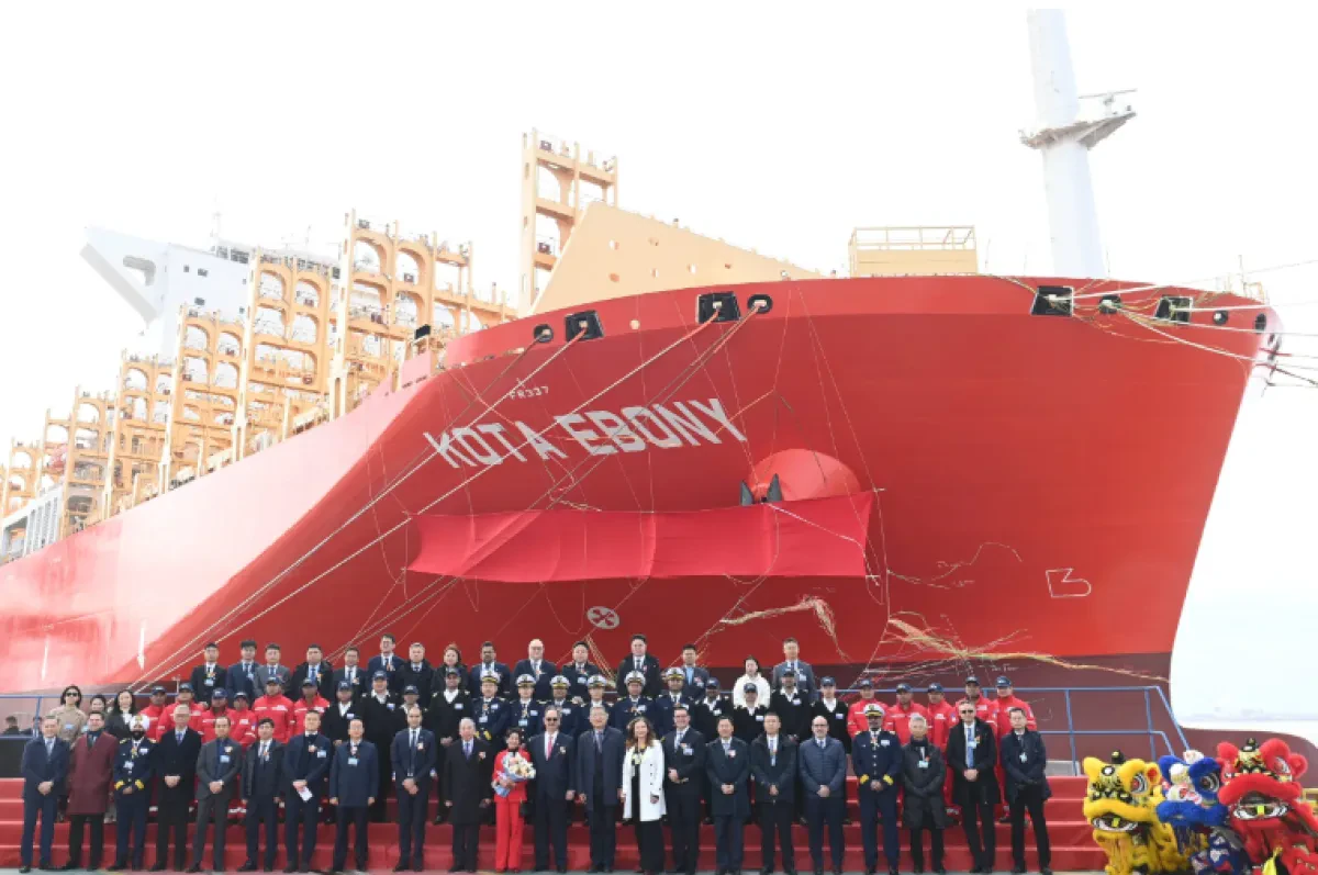 PIL receives delivery of its third 14,000 TEU LNG dual-fuel container vessel