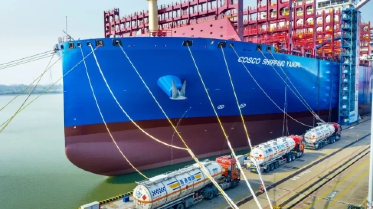 China’s first 16,000 TEU Methanol-dual fuel container ship officially named