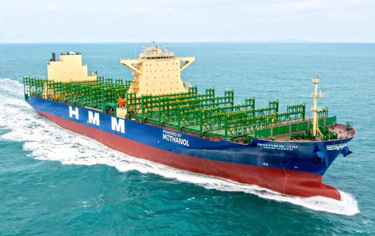 HMM takes delivery of its first methanol-powered containership
