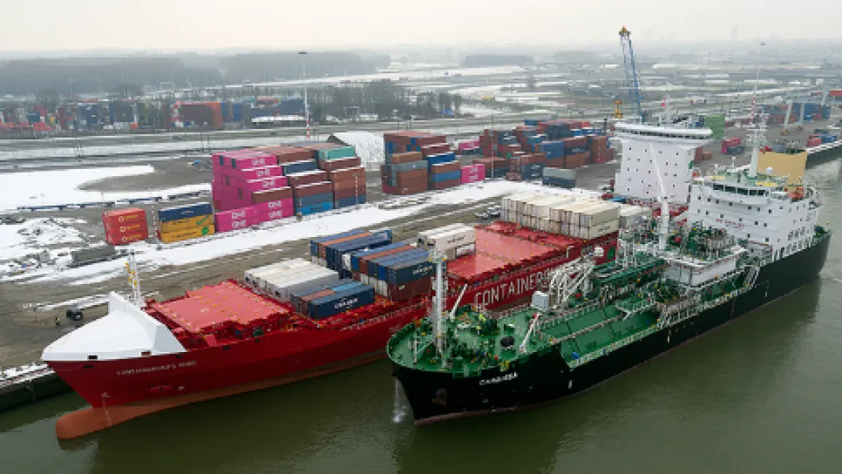 Containerships’ Unit Conducts Its 1st LNG Bunkering in Rotterdam