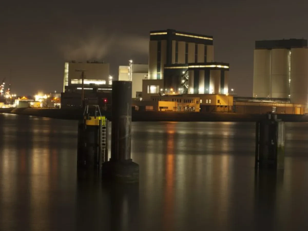 Maersk hedges against shortage of low-sulphur fuel by producing its own