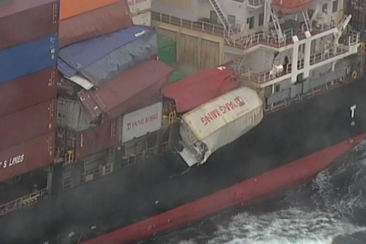 YM Efficiency sister ship ‘arrested’ over shipping container clean-up debt