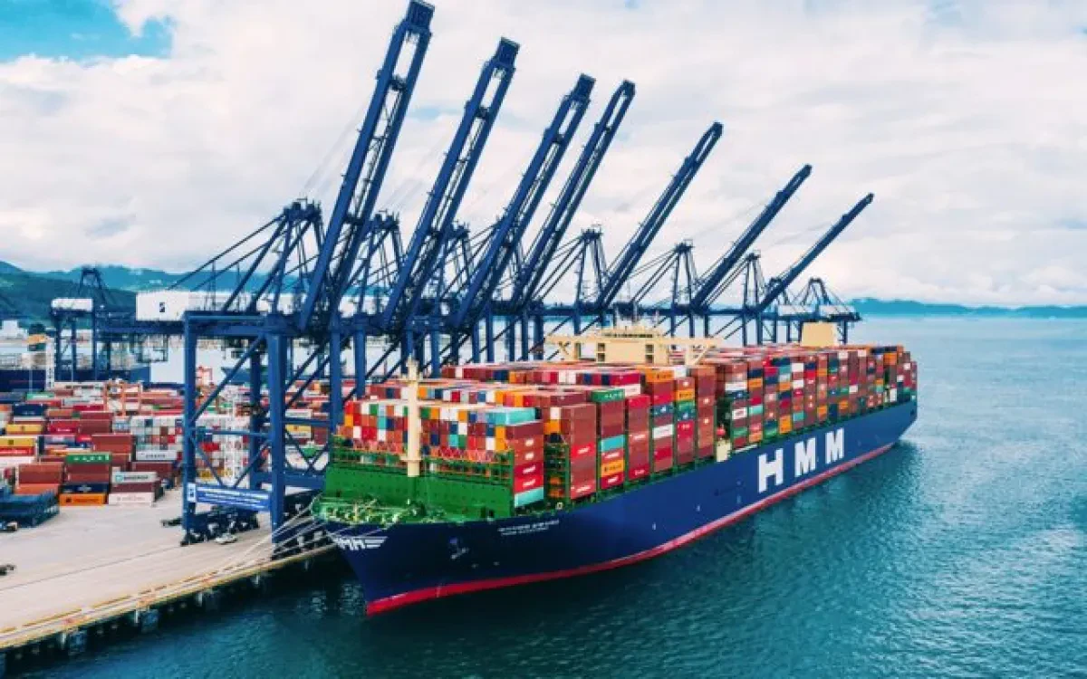 World’s biggest container ship approaches Rotterdam