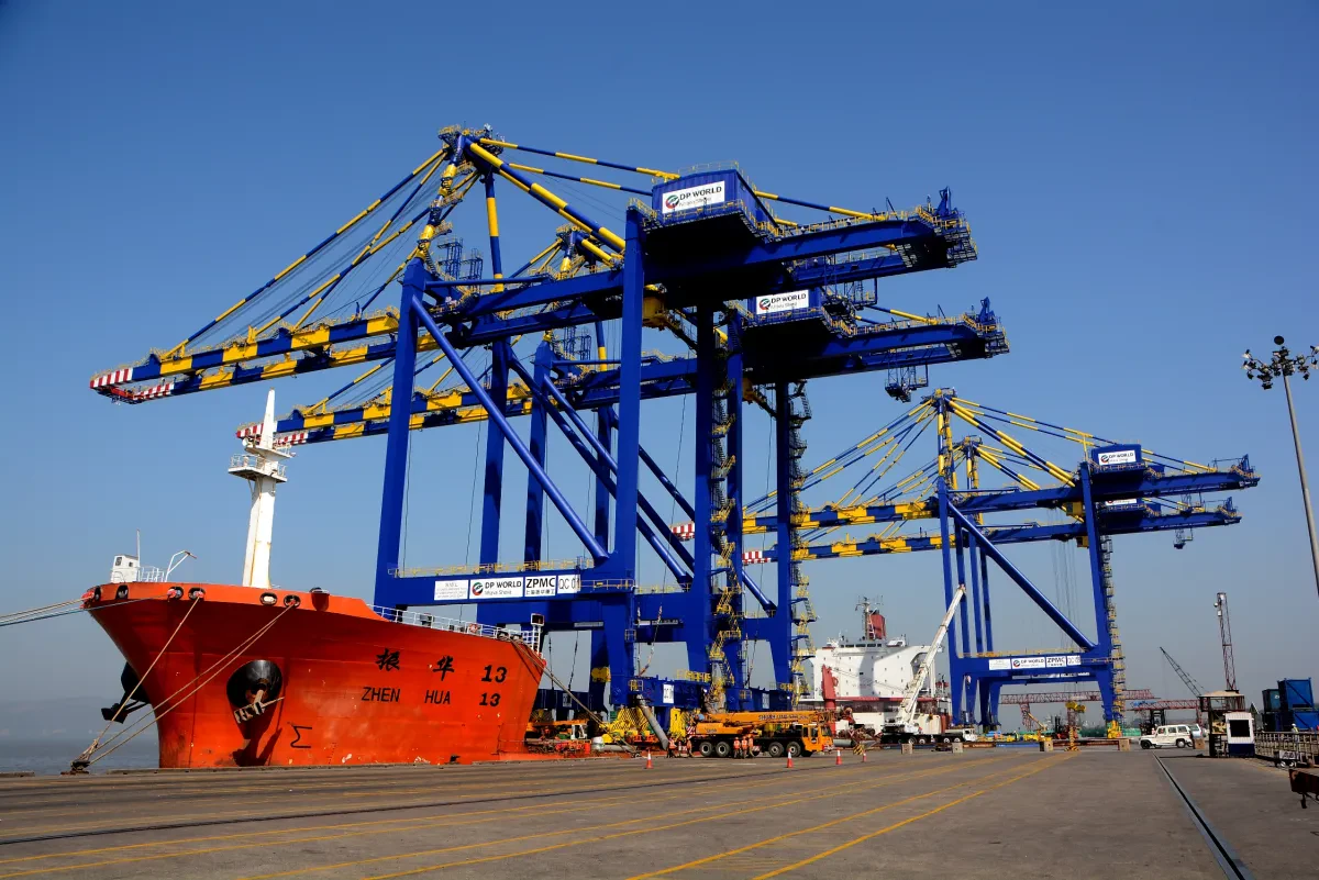 MSC boxship takes out crane in Mumbai