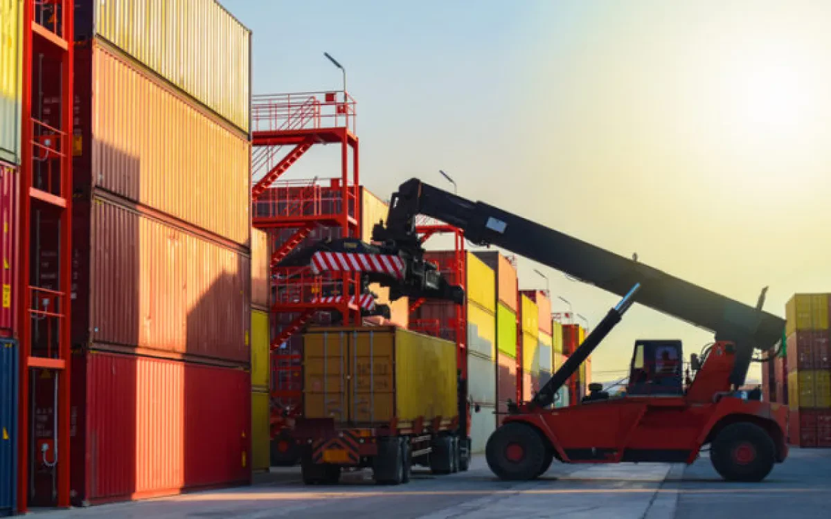 ZPMC enters Cambodian market with reach stacker delivery