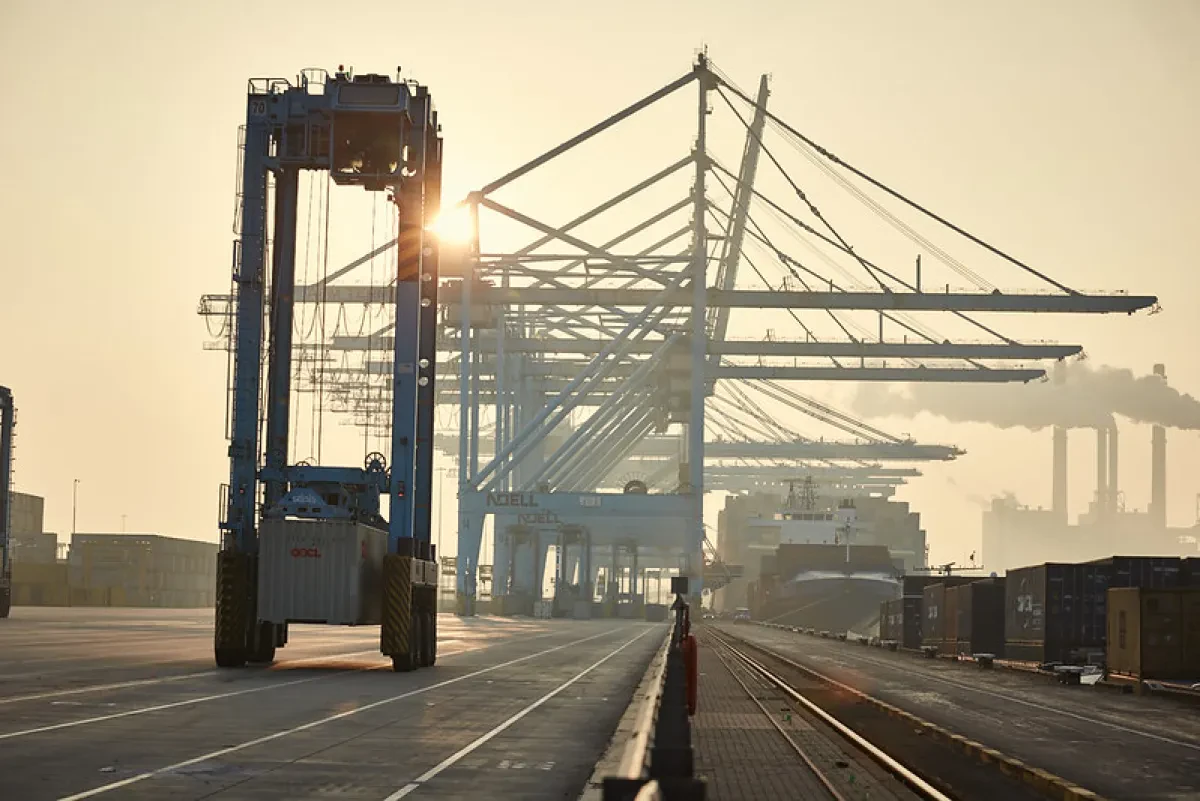 Dutch authorities approve Hutchison acquisition of APMT Rotterdam