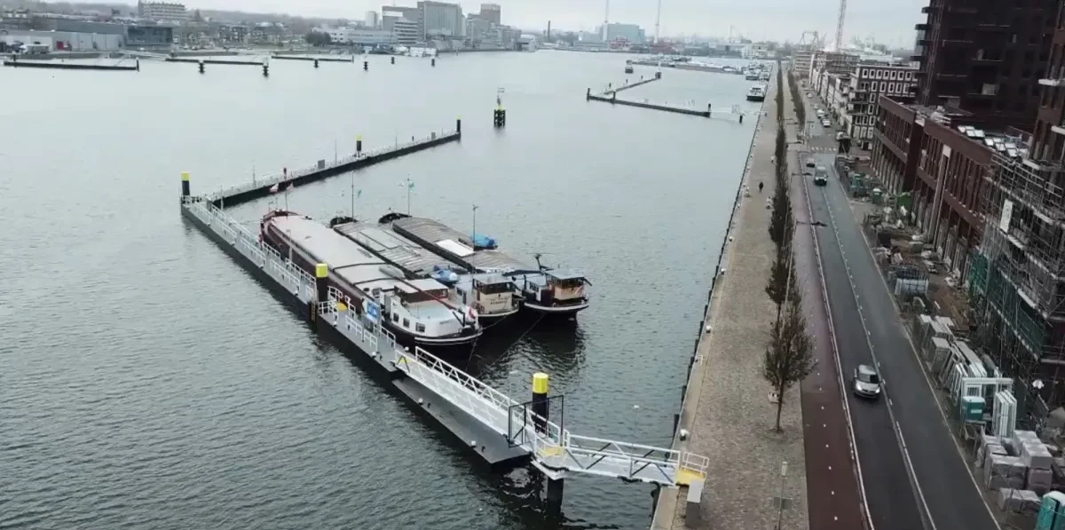 Rotterdam puts eco-friendly inland berths into operation