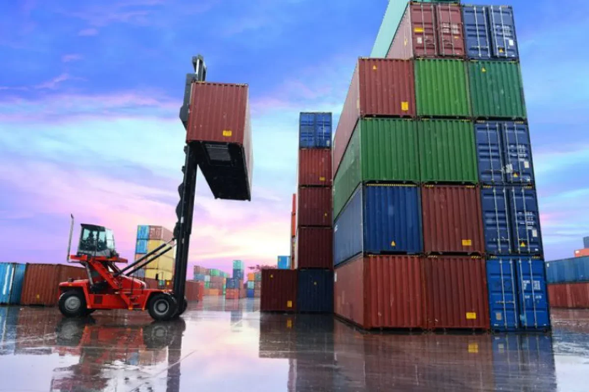 ZPMC unveils new super reach stacker amid flurry of equipment deliveries