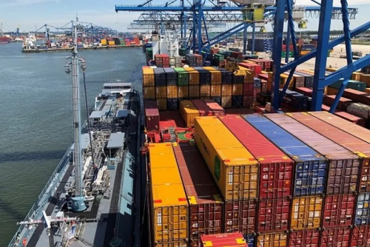 Port of Rotterdam steadies container fall in second half of 2020