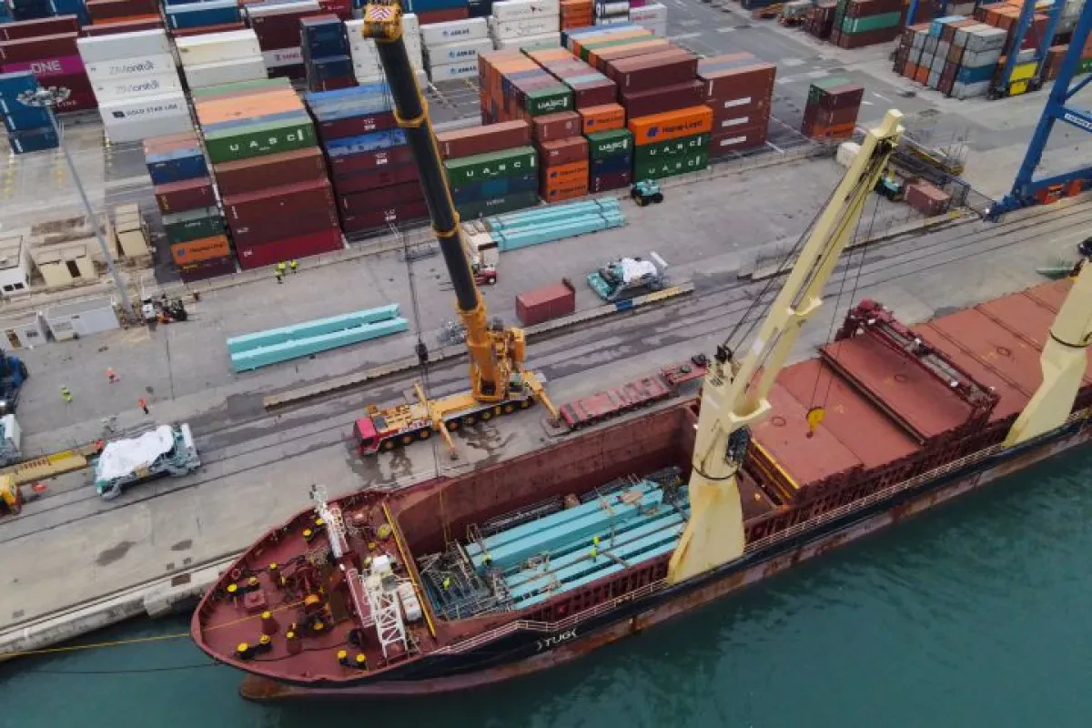 Three new RTG cranes for APM Terminals Valencia