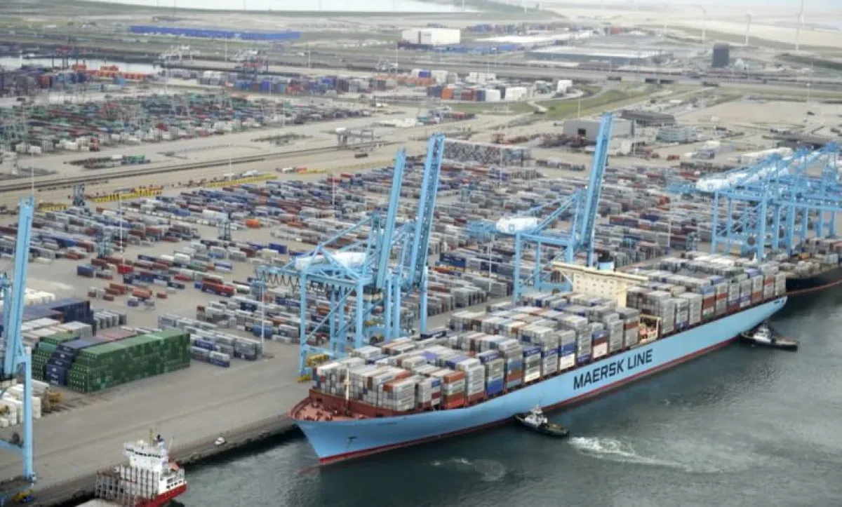 Rotterdam becomes first European port to handle 15m teu in a year