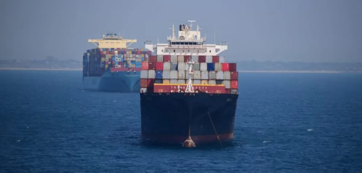 US importers using box ships to store cargo – cheaper than warehouses