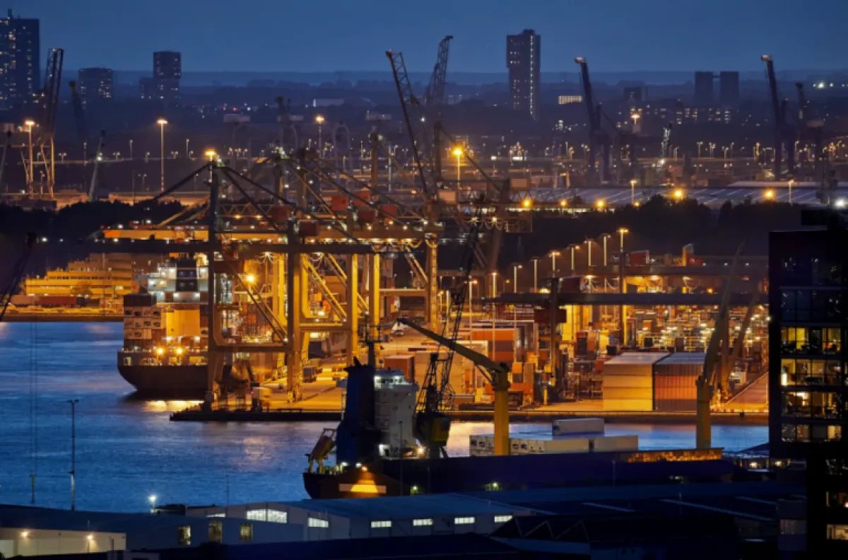 Rotterdam ranks first among port carbon polluters in Europe